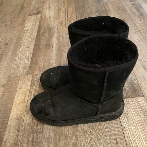 Black Ugg’s - Picture 2 of 2